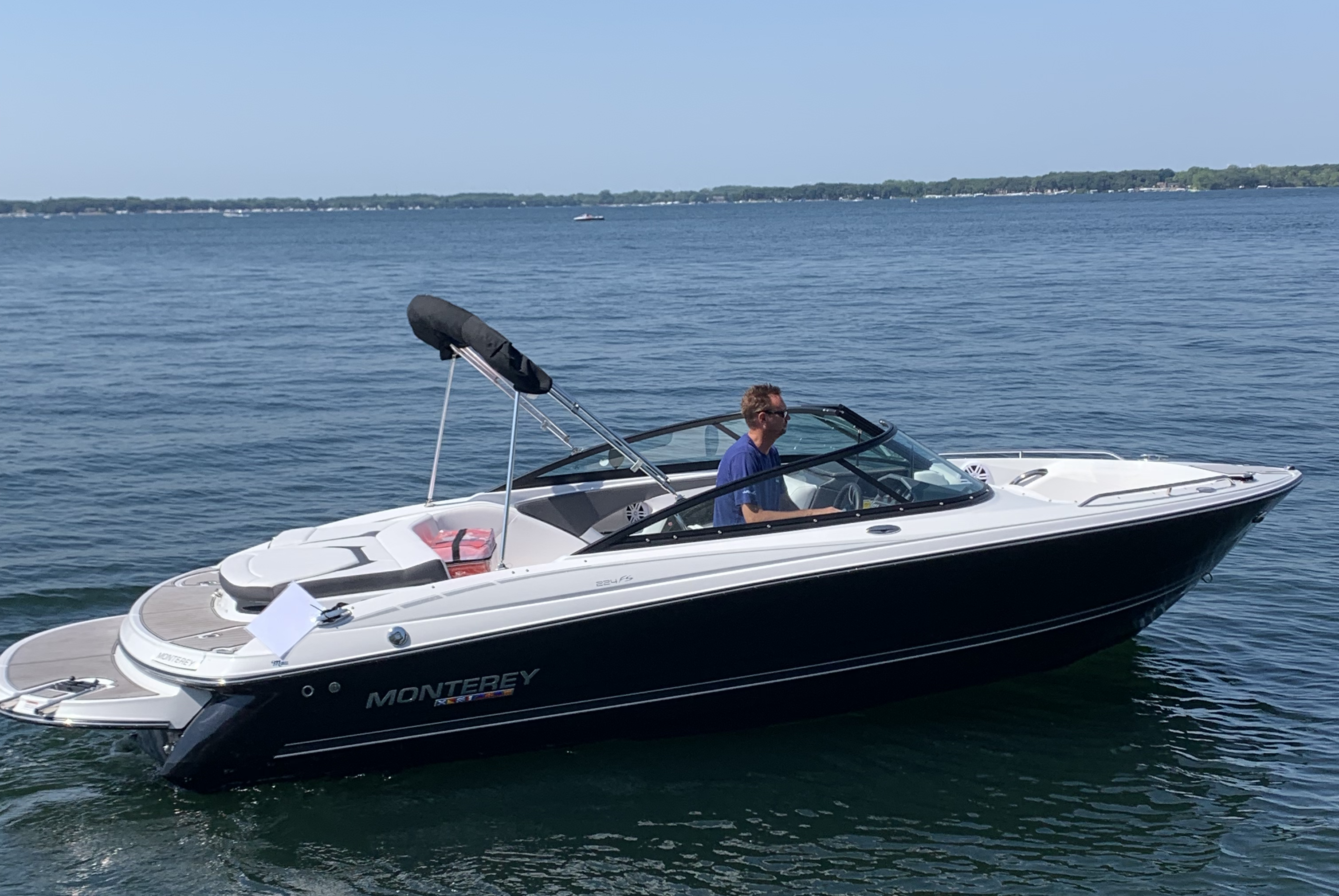 West Lake boat rental - Monterey 224FS